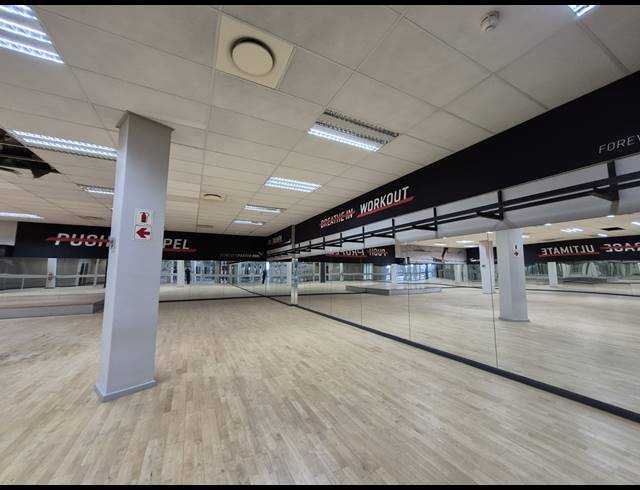 2,355M² RETAIL TO LET IN CRAIGHALL